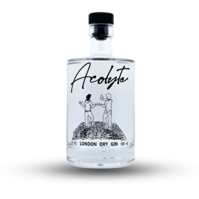Hier is een fles D'acolyte, een Belgische gin in de stijl van London Dry.